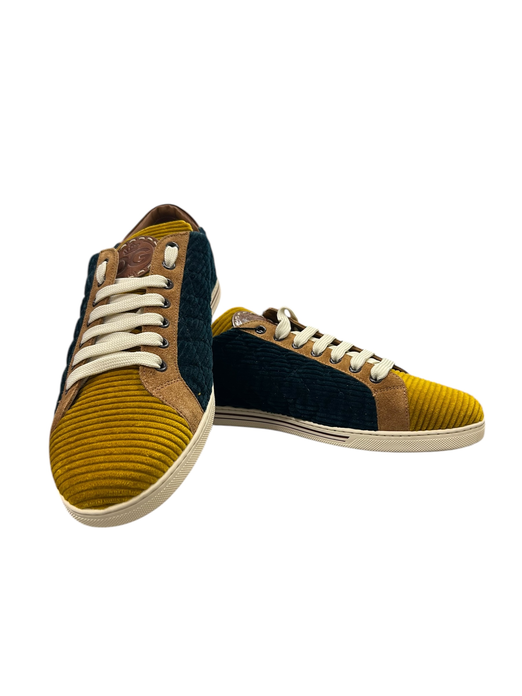LOW-TOP SNEAKERS